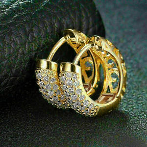 Orecchini a Cerchio di Lusso in Oro per Donne, Placcati in Oro 18K con Cristalli e Strass, Gioielli per Uso Quotidiano - Product Image 3
