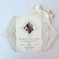 Invitations de mariage et d'affaires de luxe découpées au laser avec ruban, cartes-cadeaux élégantes en papier avec sceau d'enveloppe style croix