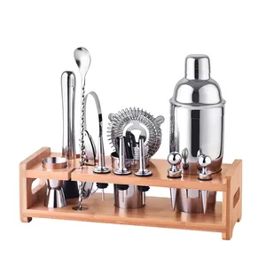 Ouyada Biểu Tượng Tùy Chỉnh 700Ml Thép Không Gỉ Thanh Phụ Kiện Công Cụ Thiết Lập Cocktail Shaker Bartender Kit Với Tre Đứng Bằng Gỗ