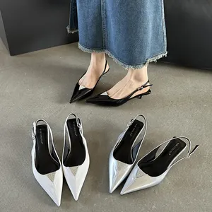 2024 primavera nueva moda tacón de gato puntiagudo sandalias Baotou simple todo-fósforo color sólido viaje zapatos de tacón bajo para mujer