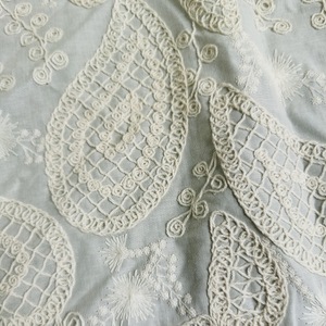 Tecido de Algodão Branco 60S com Bordado Paisley Creme, Tecido <span class=keywords><strong>Floral</strong></span> Texturizado Boho para Vestido de Verão e Cortina - Product Image 5