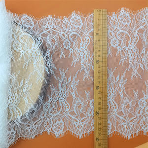 E1463 Tela Jacquard <span class=keywords><strong>de</strong></span> Encaje <span class=keywords><strong>de</strong></span> Pestañas, Adorno <span class=keywords><strong>de</strong></span> Encaje <span class=keywords><strong>de</strong></span> Flores Blancas y Negras Suaves, 3 Metros <span class=keywords><strong>de</strong></span> Largo, Ropa Elegante y Usada, Vestidos - Product Image 2