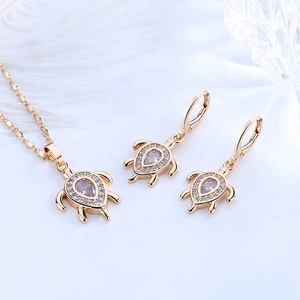 <span class=keywords><strong>Parure</strong></span> de <span class=keywords><strong>bijoux</strong></span> 3 pièces plaqué <span class=keywords><strong>or</strong></span> <span class=keywords><strong>18</strong></span> carats <span class=keywords><strong>parure</strong></span> zircons cubiques pendentifs tortue cz parures de <span class=keywords><strong>bijoux</strong></span> pour femmes - Product Image 3