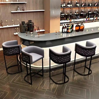 Tabouret de bar haut de gamme moderne Base en métal doré Détail géométrique Siège rembourré pour la maison Commercial