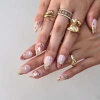 Ongles à presser en acrylique de longueur moyenne, couleur crème or, motif vigne, strass et perles, style vintage de luxe, vente en gros