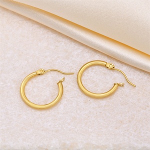 Fabricant de bijoux en gros : Boucles d'oreilles créoles 18 carats en acier inoxydable, personnalisées, délicates et massives - Product Image 5