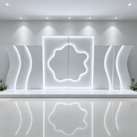 Décor de scène de mariage moderne de luxe avec écran incurvé en forme de nuage irrégulier blanc, éclairage LED, pour réception de mariage, fête d'anniversaire