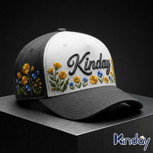 Casquette de baseball esthétique avec broderie florale de marguerites sauvages jaunes et bleues, logo 3D en relief et contraste charbon-blanc - Product Image 1