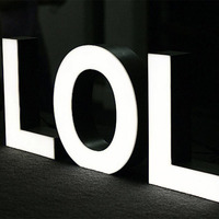 Personnalisation de panneaux LED éclairés à l'avant et à l'arrière, lettres lumineuses en acrylique, panneaux en acier inoxydable et en cuivre