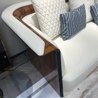 Ensemble de canapés en cuir véritable de luxe italien en forme de U, style moderne et simple, avec placage de bois rouge haut de gamme pour villa.