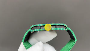 L'orologio personalizzato ha un spessore di soli 7,8 mm e un peso di soli 35 grammi. IT si sente estremamente leggero nelle mani. - Product Image 3