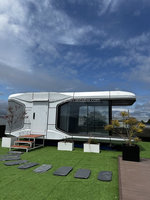 Capsule spatiale moderne de luxe de haute qualité, sortie d'usine, avec plateforme, maison préfabriquée pour villa, hôtel.