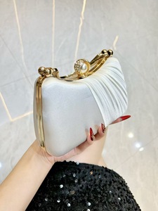 Nouvelle pochette de soirée plissée en polyester avec perles pour femme, avec fermoir à loquet, sensation haut de gamme Tanjing - Product Image 2