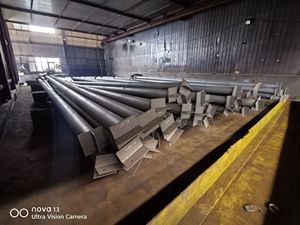 Estructuras de acero fabricadas a medida | Vigas H soldadas, tubos redondos perforados y placas de conexión de acero para la construcción