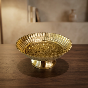 Assiette décorative ronde en métal poli avec incrustation dorée, style glamour, pour fêtes et réceptions - Product Image 2