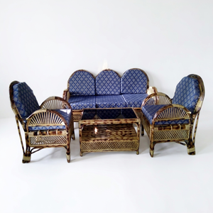 Ensemble de salle à manger d'extérieur en bambou antique avec table centrale et coussins marron - Design moderne pour centres commerciaux et villas - Product Image 1