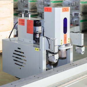 Máquina automática CNC para trabajar la madera: perforación de orificios para cerraduras de puertas, mortajado de <span class=keywords><strong>bisagras</strong></span>, taladrado de espigas y ranuras. - Product Image 5