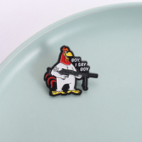 Comédie Animation Personnages Coq Avec Pistolet Émail Pin Pet Phrase Boy I Say Boy Broche Lapel Badge Bijoux Cadeau pour Amis