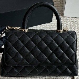Bolso de Mano Acolchado Rosa con Diseño de Diamantes, Elegante, con Cierre de Solapa, de Microfibra y Cuero Sintético, con Dos Asas, para Uso Diario - Product Image 3