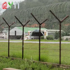 358 recinzione di filo spinato della prigione dell'aeroporto del recinto di arrampicata