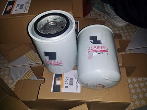 Grande quantité de nouveaux séparateurs d'eau et de carburant 504048025, divers filtres à huile, préférés pour la livraison immédiate - Product Image 3