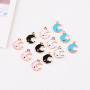 Colgantes de aleación de luna creciente y estrella para accesorios de joyería DIY, en colores blanco, negro, rosa y azul, de aleación de zinc, unisex, a la moda. - Product Image 1