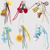 Breloques de porte-clés en crochet faites à la main JS Wholesale, personnalisées, motifs fleurs, aliments, animaux, pour sacs et pochettes de femmes et filles, fournitures en gros