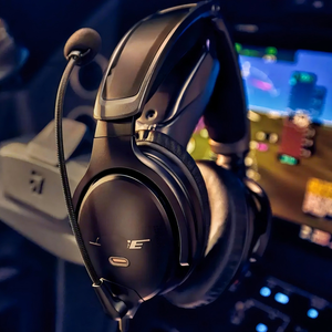 Casque circum-auriculaire ANC avec microphone, son Hi-Fi et mode double filaire/sans fil pour pilotes de l'aviation civile - Product Image 2