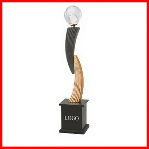 Estatua Metálica de Dama Elegante para Espacio de Trabajo Profesional, Grabada con Láser, Trofeo Dorado/Plateado - Product Image 1