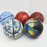 Mini ballon de basket OEM jaune taille paume, multicolore, en promotion pour enfants, idéal pour le jeu ou comme ornement de bureau, cadeau de Noël très demandé
