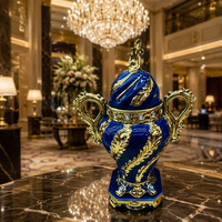 Soupière de luxe en porcelaine bleu cobalt européenne avec couvercle, filigrane doré et incrustations de cristal – Pièce maîtresse de décoration intérieure