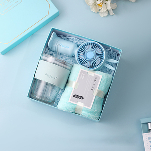 Cadeaux de voyage en plein air crème solaire produits de refroidissement chapeau ventilateurs bouteille d'eau serviette coffrets cadeaux activités sportives <span class=keywords><strong>prix</strong></span> école Souvenirs - Product Image 1