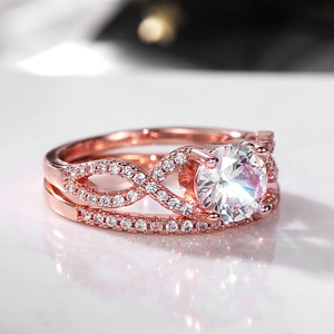 Set di anelli in pietra color rosa per donna, gioielli da dito scintillanti e alla moda, da indossare ogni giorno - Product Image 1