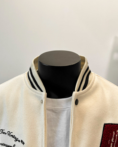 Veste universitaire noire pour homme avec logo brodé et motifs de patchs, coupe classique, style décontracté, pour l'automne - Product Image 4