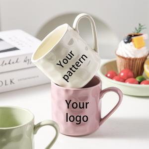 Tasse à café en céramique colorée <span class=keywords><strong>de</strong></span> 10oz avec motif en relief vente chaude blanc rose vert gris tasses <span class=keywords><strong>de</strong></span> couleur - Product Image 3