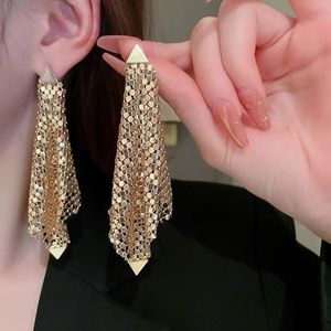Nuevo 2024 moda mujer plata aguja triángulo lentejuelas Irregular exagerado una pieza estilo Metal pendientes - Product Image 3