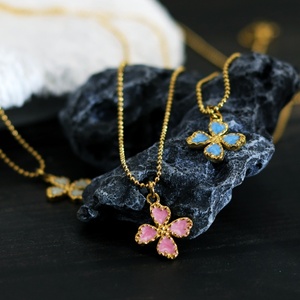 Collar Francés Vintage con Flor de Cuatro Hojas Chapado en Oro de 18K, Diseño Simple con Gota de Aceite, Regalos para Bodas, Fiestas y Compromisos - Product Image 5