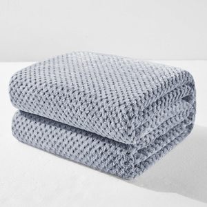 Disfrute de una Comodidad Lujosa con Nuestra Manta de Punto 100% Poliéster, Súper Suave y Esponjosa, Certificada por OEKO-TEX - Product Image 1