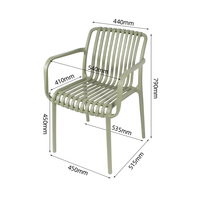 Chaises de restaurant d'extérieur en plastique empilables pour le café et les loisirs, pratiques pour la restauration en gros