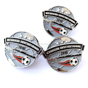 Insignias de PIN de <span class=keywords><strong>collar</strong></span> de diseño personalizado de material de metal de molde existente para evento de fútbol - Product Image 3