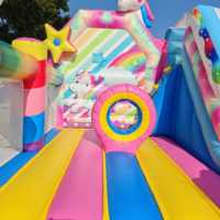 Combo de videur gonflable de cheval d'arc-en-ciel château sautant de maison de rebond de couleur vibrante pour le divertissement d'enfants