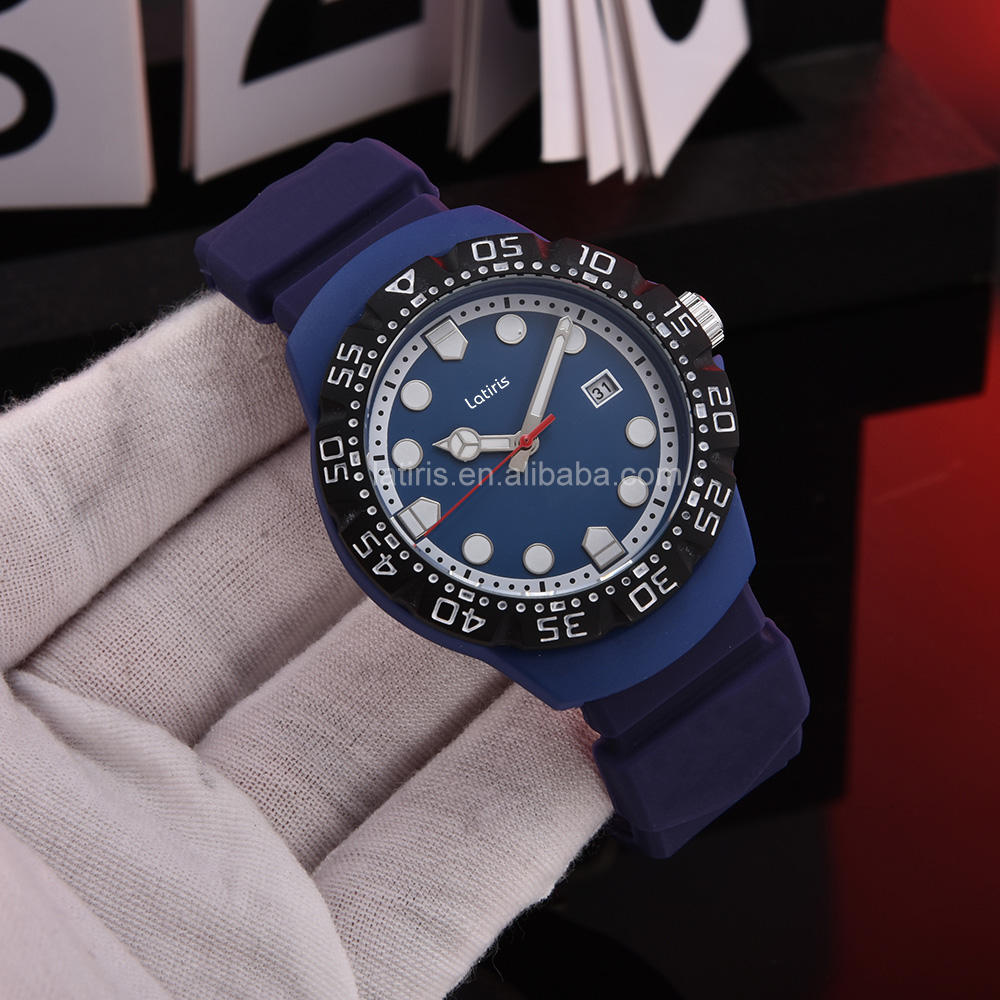 นาฬิกาสีฟ้าทั้งเรือน