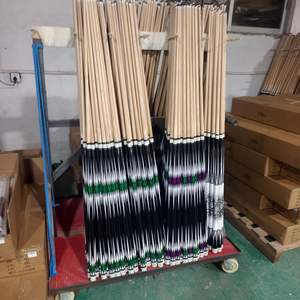 Queue de billard en bois massif de 13 mm, forme diamant, 2 pièces, 145 cm, joint en laiton, pour billard américain 8 et 9 boules. - Product Image 3