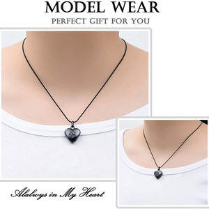 Collana con urna con cuore a forma di zampa - Product Image 3