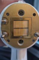 Laser à diode vertical refroidi par eau Seasun 24Bars 2400W 808nm QCW / Barre de laser à diode 808nm