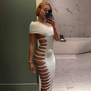 Elegant Dress with Hole - Fashionable & Stylish Design
