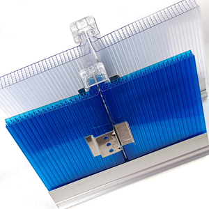<span class=keywords><strong>Plaque</strong></span> alvéolaire en <span class=keywords><strong>polycarbonate</strong></span> multicouche personnalisée 10mm <span class=keywords><strong>12mm</strong></span> avec revêtement UV durable et verrouillage en U pour système de toiture - Product Image 2