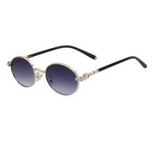 Lunettes de soleil sur mesure de style européen et américain à petite monture pour femmes, protection UV400, verres en PC, style Instagram, emballage en boîte - Product Image 4