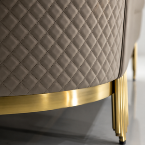 Moderno Juego de Sofás de Lujo Neoclásico Italiano, Sofá de 3 Piezas en Cuero Taupe para Sala de Estar con Acolchado de Diamantes y Detalles Metálicos Dorados - Product Image 5