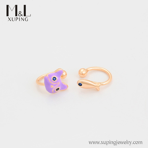 ML88407 XUPING ML Store accessori donna gioielli all'ingrosso creativo gatto e <span class=keywords><strong>pesce</strong></span> design asimmetrico per bambini orecchini Huggie - Product Image 5
